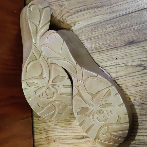 Brand new Pink strappy wedge sandals, size 9 - Picture 3 of 3